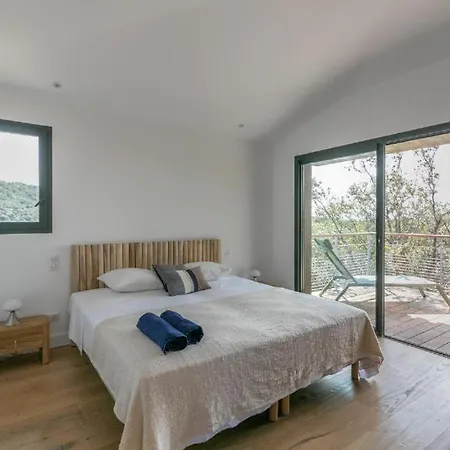 De Luxe Surplombant La Mer, Piscine Suspendue Pianottoli-Caldarello (Corsica)