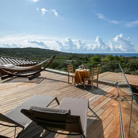 De Luxe Surplombant La Mer, Piscine Suspendue Villa