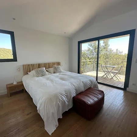 De Luxe Surplombant La Mer, Piscine Suspendue Villa Pianottoli-Caldarello (Corsica)