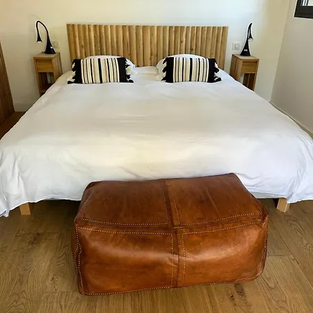 De Luxe Surplombant La Mer, Piscine Suspendue Pianottoli-Caldarello (Corsica)