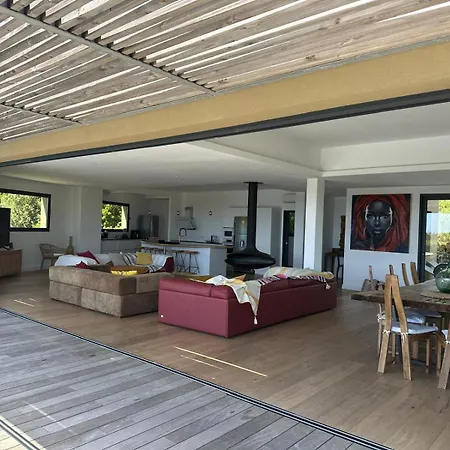De Luxe Surplombant La Mer, Piscine Suspendue Villa