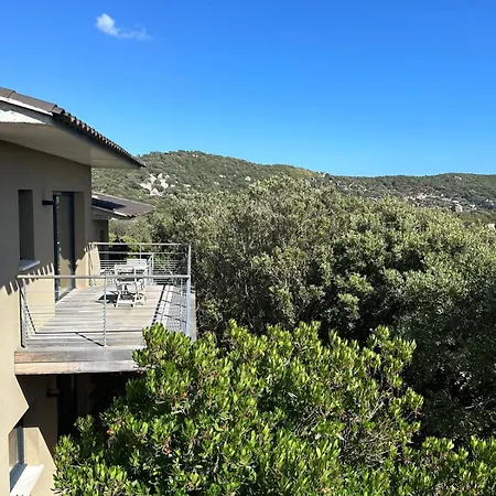 De Luxe Surplombant La Mer, Piscine Suspendue