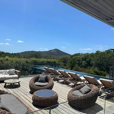 De Luxe Surplombant La Mer, Piscine Suspendue