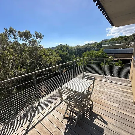 De Luxe Surplombant La Mer, Piscine Suspendue Villa