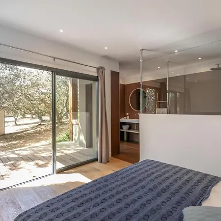 De Luxe Surplombant La Mer, Piscine Suspendue