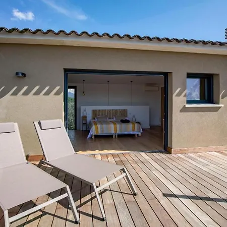 De Luxe Surplombant La Mer, Piscine Suspendue Villa Pianottoli-Caldarello (Corsica)