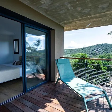 De Luxe Surplombant La Mer, Piscine Suspendue * Pianottoli-Caldarello (Corsica)