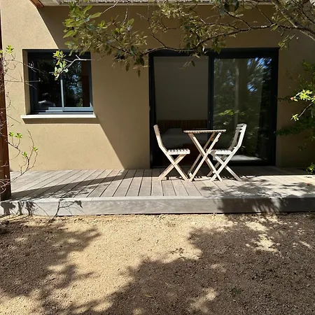 De Luxe Surplombant La Mer, Piscine Suspendue