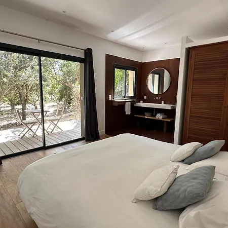 De Luxe Surplombant La Mer, Piscine Suspendue Villa Pianottoli-Caldarello (Corsica)