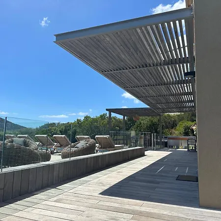 De Luxe Surplombant La Mer, Piscine Suspendue Pianottoli-Caldarello (Corsica)