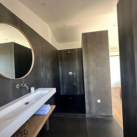 De Luxe Surplombant La Mer, Piscine Suspendue Villa