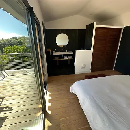 De Luxe Surplombant La Mer, Piscine Suspendue Villa Pianottoli-Caldarello (Corsica)