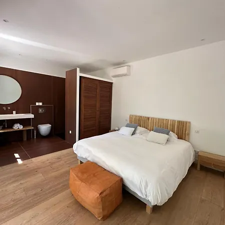 De Luxe Surplombant La Mer, Piscine Suspendue