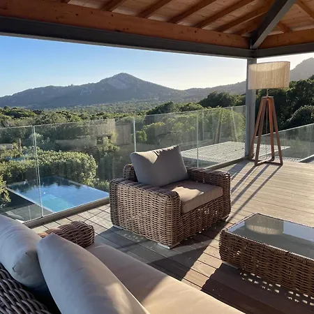 De Luxe Surplombant La Mer, Piscine Suspendue Pianottoli-Caldarello (Corsica)