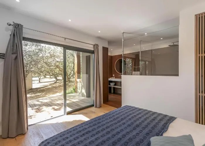 De Luxe Surplombant La Mer, Piscine Suspendue