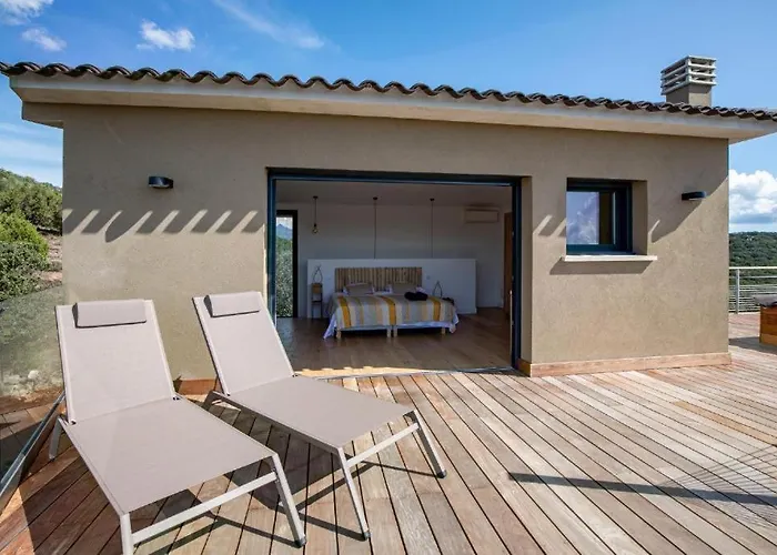 De Luxe Surplombant La Mer, Piscine Suspendue Villa Pianottoli-Caldarello (Corsica)