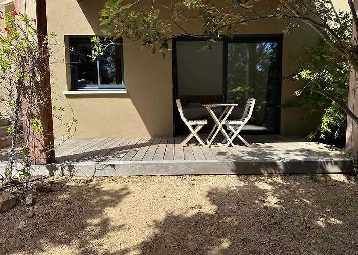 De Luxe Surplombant La Mer, Piscine Suspendue