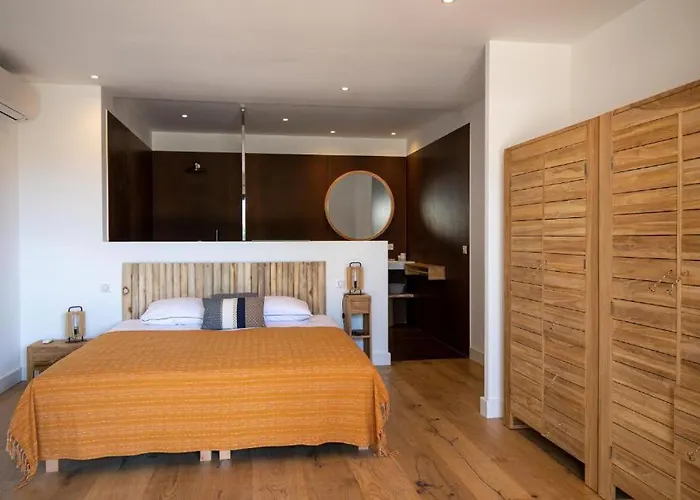 De Luxe Surplombant La Mer, Piscine Suspendue Villa *
