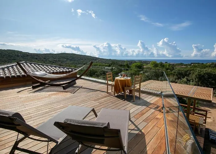 De Luxe Surplombant La Mer, Piscine Suspendue Villa