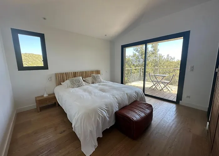 De Luxe Surplombant La Mer, Piscine Suspendue Villa Pianottoli-Caldarello (Corsica)