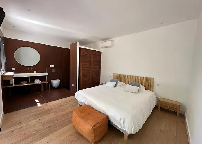 De Luxe Surplombant La Mer, Piscine Suspendue
