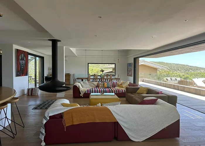 De Luxe Surplombant La Mer, Piscine Suspendue Villa Pianottoli-Caldarello (Corsica)