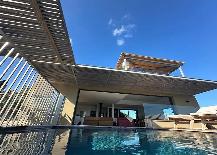 De Luxe Surplombant La Mer, Piscine Suspendue Villa Pianottoli-Caldarello (Corsica)