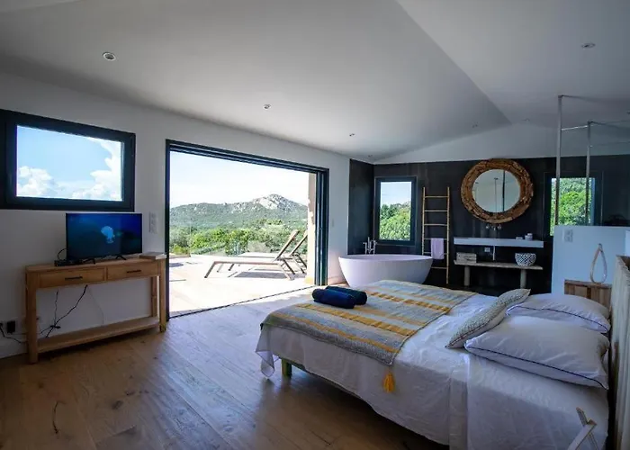 De Luxe Surplombant La Mer, Piscine Suspendue Villa