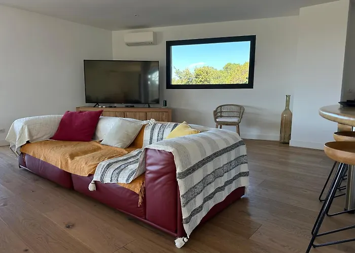 De Luxe Surplombant La Mer, Piscine Suspendue Villa Pianottoli-Caldarello (Corsica)