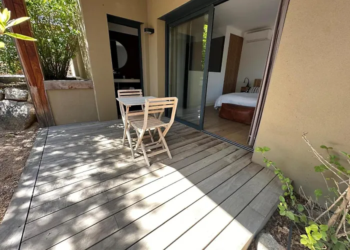 De Luxe Surplombant La Mer, Piscine Suspendue Villa