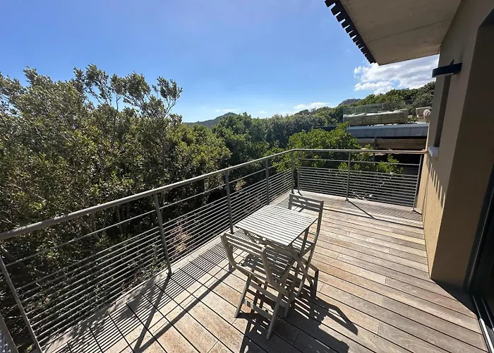 De Luxe Surplombant La Mer, Piscine Suspendue Villa